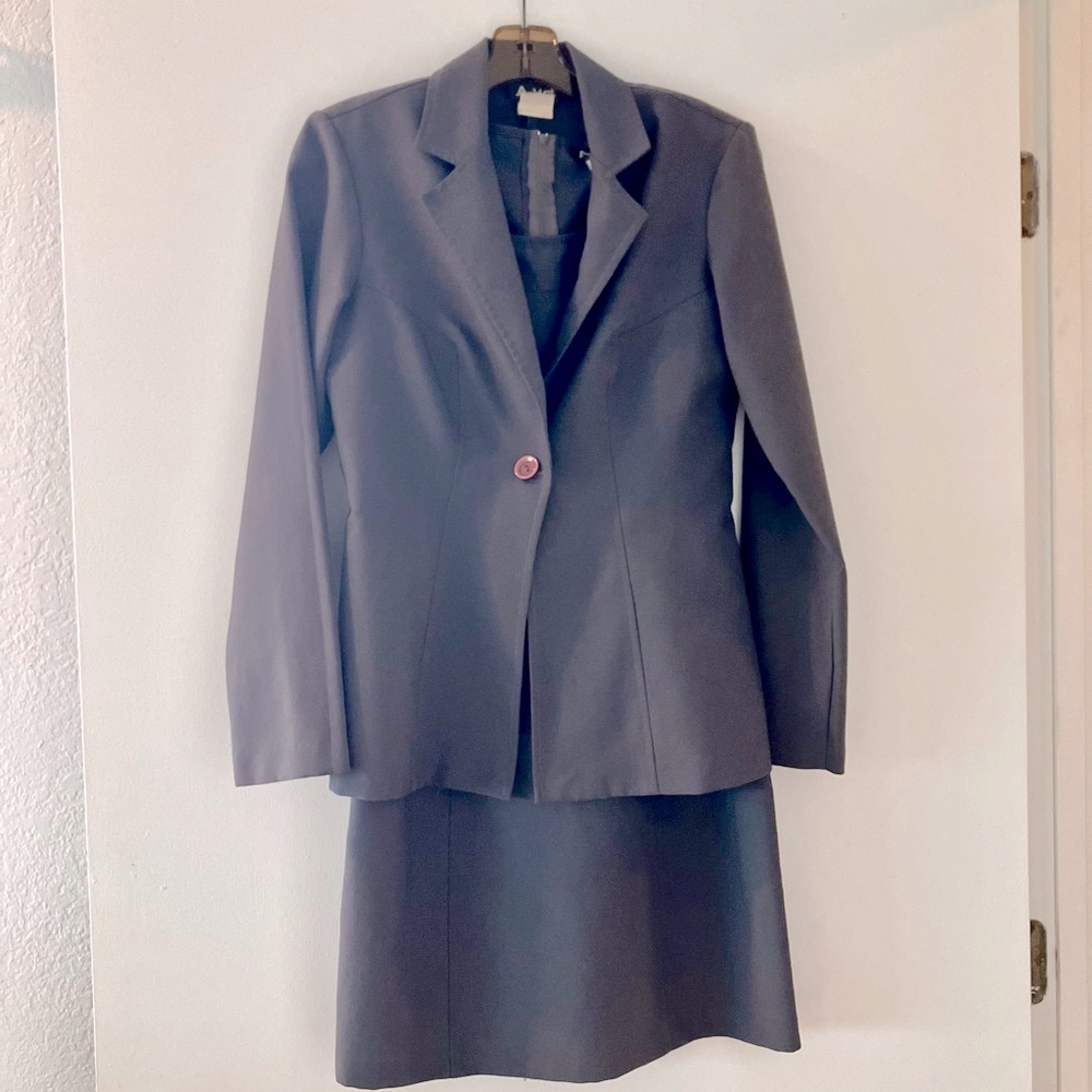 Wrapper Women's Charcoal Gray Blazer and Skirt Suit